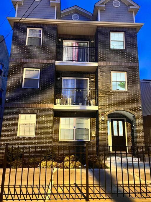 Luxury **Cozy• 2 Bedroom 2 Min. From Ewr / Newark Downtown Bagian luar foto